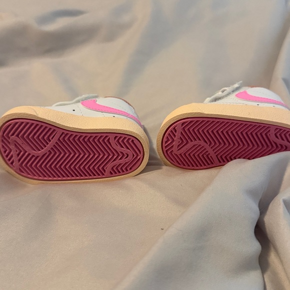 Nike Infant Sneakers with Pink Swoosh and Cream Sole - Picture 3 of 3